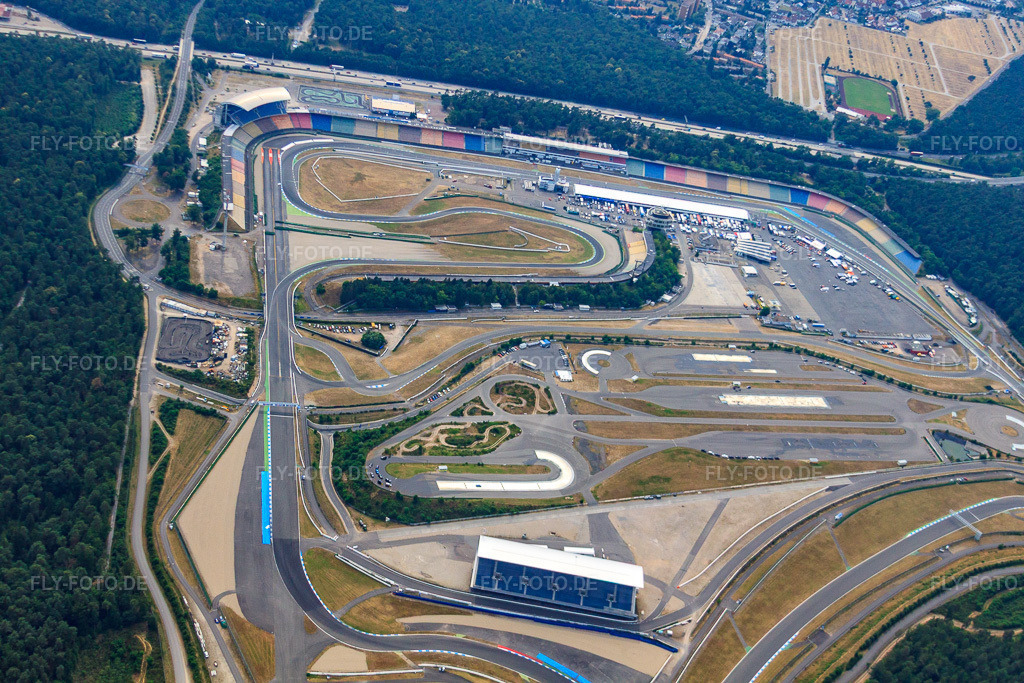 Luftbild: Hockenheimring. Motodrom in Hockenheim im Bundesland Baden-Württemberg in Deutschland. Foto: IMG_29879.jpg vom 02.07.2010 durch Werner Riehm/FLY-FOTO.de