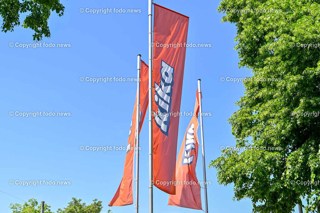 Kika_ 01.06.2023-9 | 01.06.2023, Linz, AUT, Kika, im Bild Kika, Linz, Möbelhaus, Möbel, Moebelhaus, Moebel, Logo, Fahnen, Flaggen, Schild