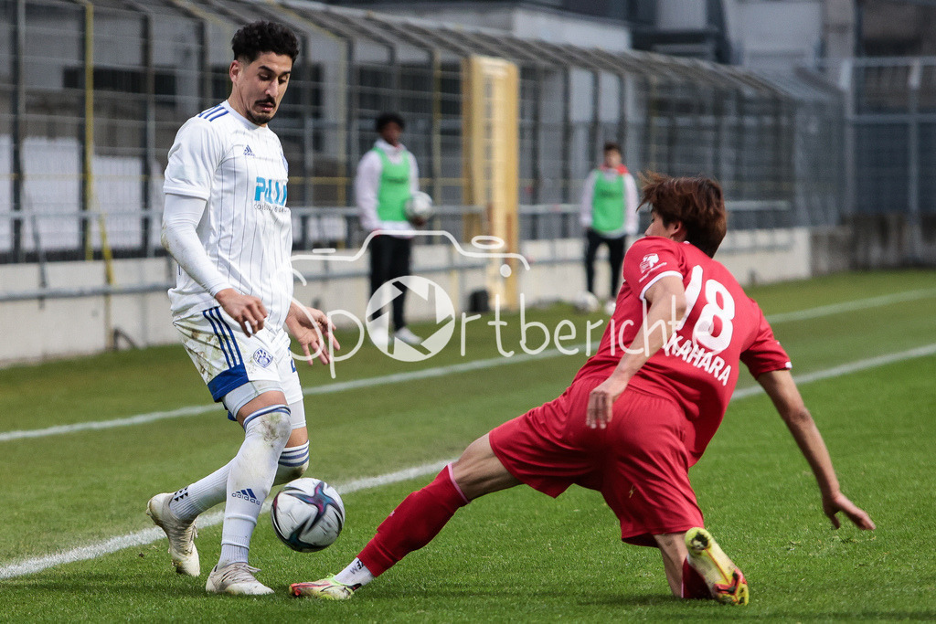 Türkgücü München - SV Viktoria Aschaffenburg | Hamza BOUTAKHRIT (SVVA #22) im Dull mit Masaaki TKAHARA (TGM #18)