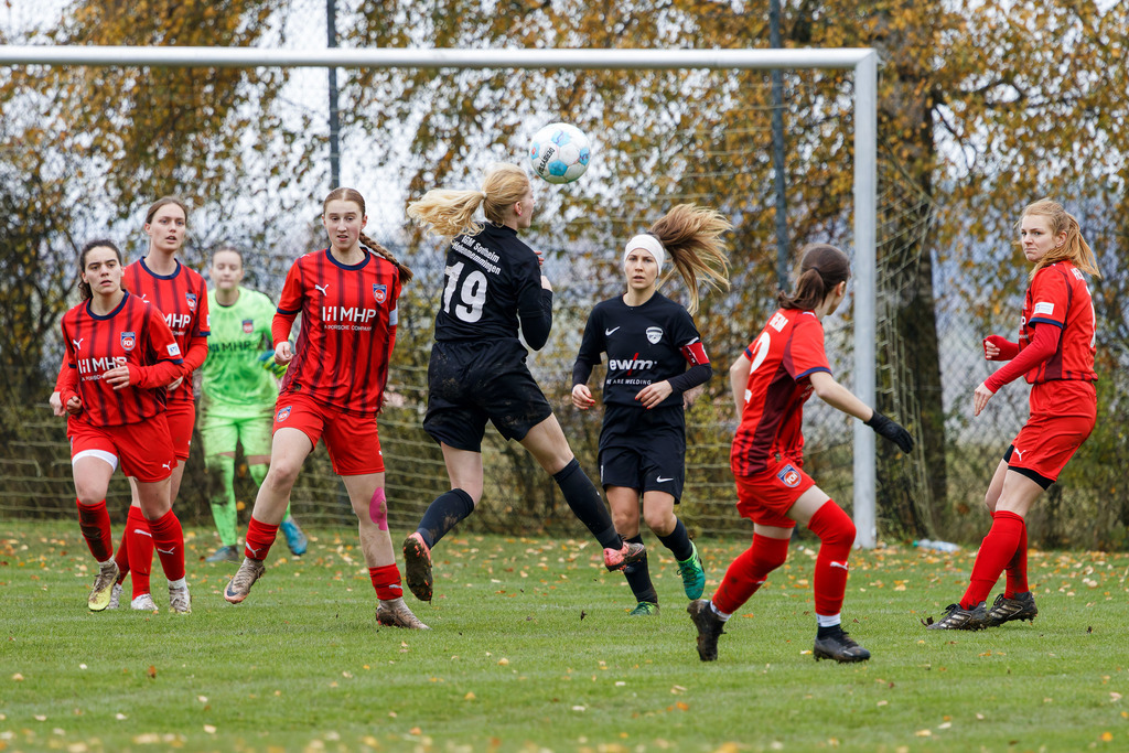 HOHFCH_251109_8039 | 1.FC Heidenheim 1846 II vs. GAST, Fußball, Frauen, Bezirksliga, 2025/2026, X. Spieltag, 03.10.2025 in Heidenheim, Kunstrasen b. Voith-Arena West(Foto: Michael Bulling) - Realisiert mit Pictrs.com