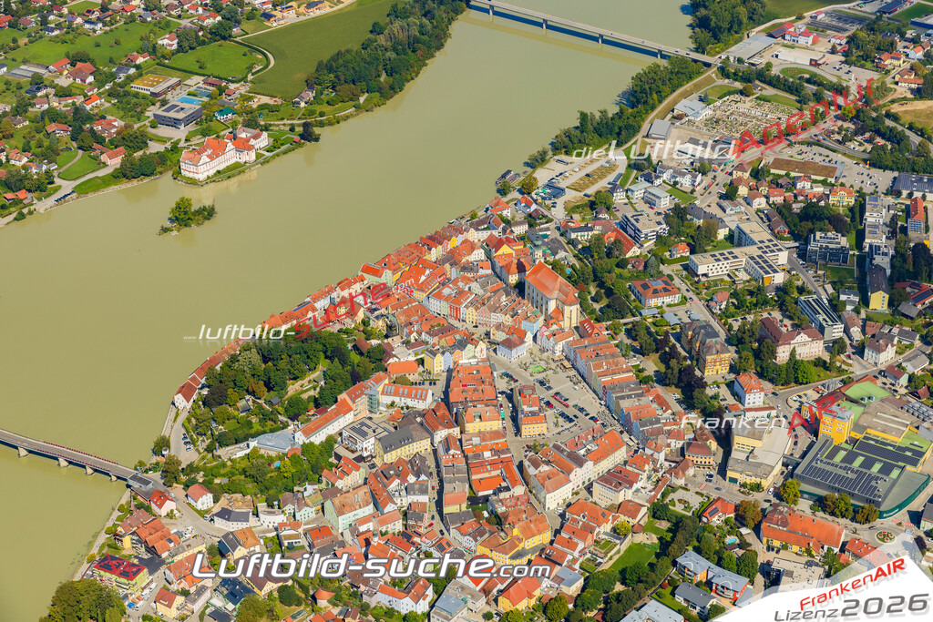 Luftaufnahme von Schärding - Die Luftaufnahme wurde 2025 vom UL-Flugzeug heraus erstellt ( keine Drohne ) - Hochauflösende Luftaufnahme - für professionelle Ausdrucke geeignet. Die Geschenkidee !Mit Lizenz und Bildrechte bestellbar