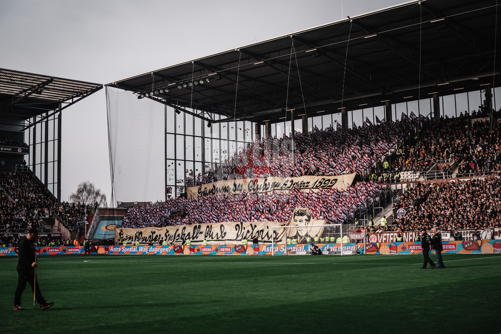 Fußball | Männer | Saison 2025/2026  | Fußball-Bundesliga | 25. Spieltag | FC St. Pauli vs. Eintracht Frankfurt | 08.03.2026 | Choreo der Fans aus Frankfurt Gründung des Clubs am 08 März 1899 Frankfurter Fußball Club Victoria
