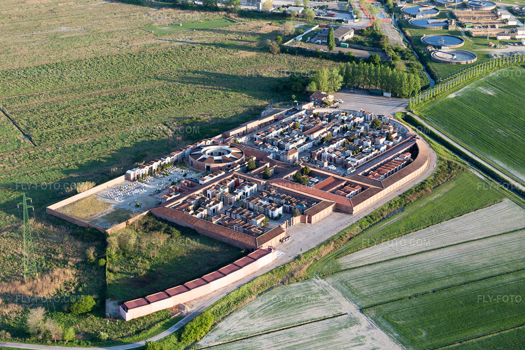 Aerial view: View of the town in Comacchio in the state Ferrara, Italy.Photo: IMG_098694.jpg taken on 04/06/2017 by Werner Riehm/FLY-FOTO.comResolution of the original: 5472 x 3648 px