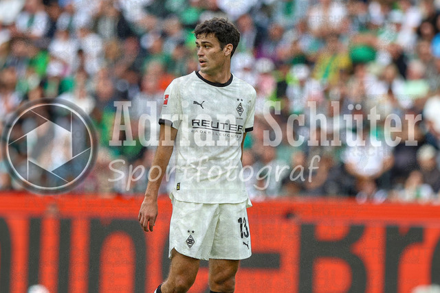 Borussia Mönchengladbach vs SV Werder Bremen - Bundesliga  | Mönchengladbach, Deutschland, 14.09.25:   Giovanni Alejandro Reyna (Borussia Mönchengladbach) schaut waehrend des Spiels der Bundesliga zwischen Borussia Mönchengladbach vs SV Werder Bremen im Stadion im Borussia Park(Foto von Brauer-Fotoagentur / Adrian Schlueter)