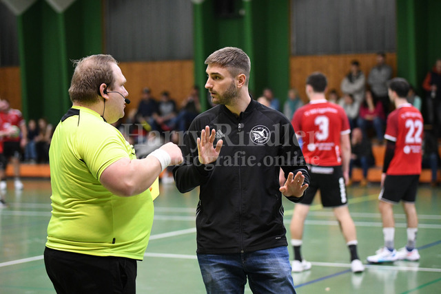 SSG Metten : TV Eggenfelden | Eggenfeldens Trainer Lehnard David kassierte die gelbe Karte - Realisiert mit Pictrs.com