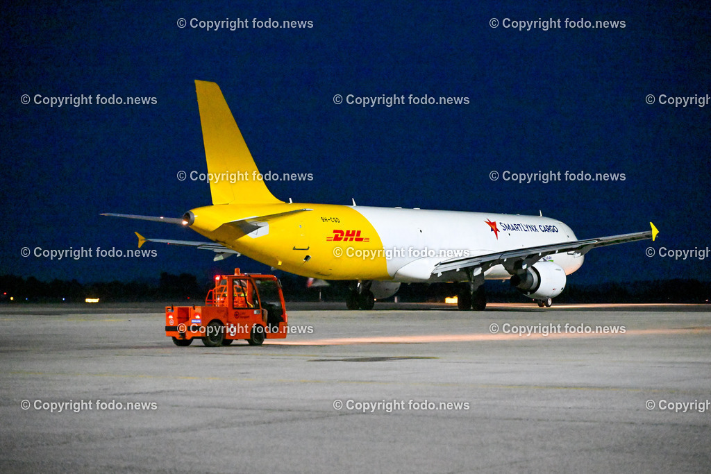 DHL Hoersching_ Warehouse_ Pakete_ Flugzeugbeladung_ 26.06.2023-90 | 26.06.2023, Linz Hoersching, AUT, DHL Hoersching, Warehouse, Flugzeugbeladung Pakete, im Bild Frachtflugzeug nach Beladung beim Abflug
