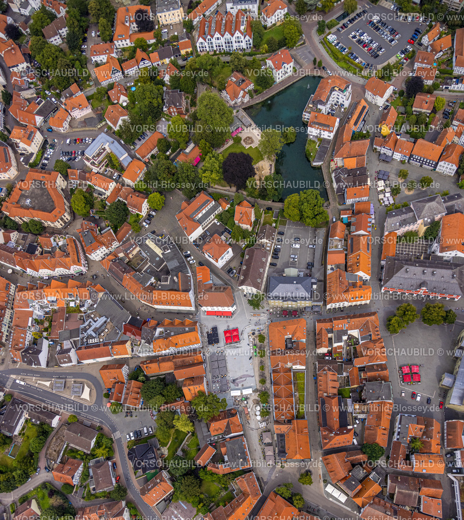 Soest240712780 | Luftbild, Altstadt, Marktplatz Renovierung und Neugestaltung, Rathausstraße, Cafes und Sonnenschirme, Soest, Soester Börde, Nordrhein-Westfalen, Deutschland