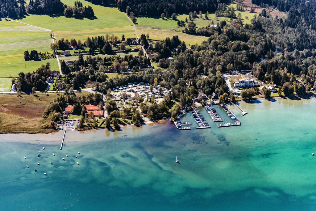 dr__0011011.jpg | SEESHAUPT 27.09.2018 Wohnwagen und Zelte- Campingplatz - und Zeltplatz in Seeshaupt im Bundesland Bayern, Deutschland. // Camping with caravans and tents in Seeshaupt in the state Bavaria, Germany. Foto: Daniel Reiter
