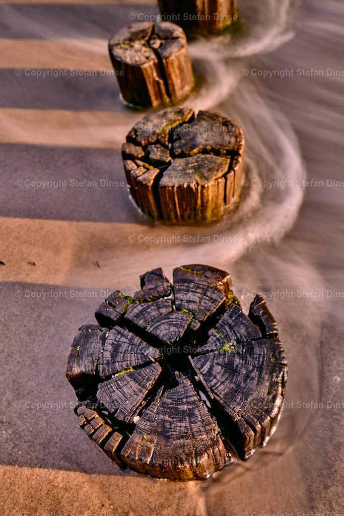 Morgenstimmung an der Seebrücke in Zingst | Morgenstimmung an der Seebrücke in Zingst, Buhnen im Sonnenlicht - Realisiert mit Pictrs.com