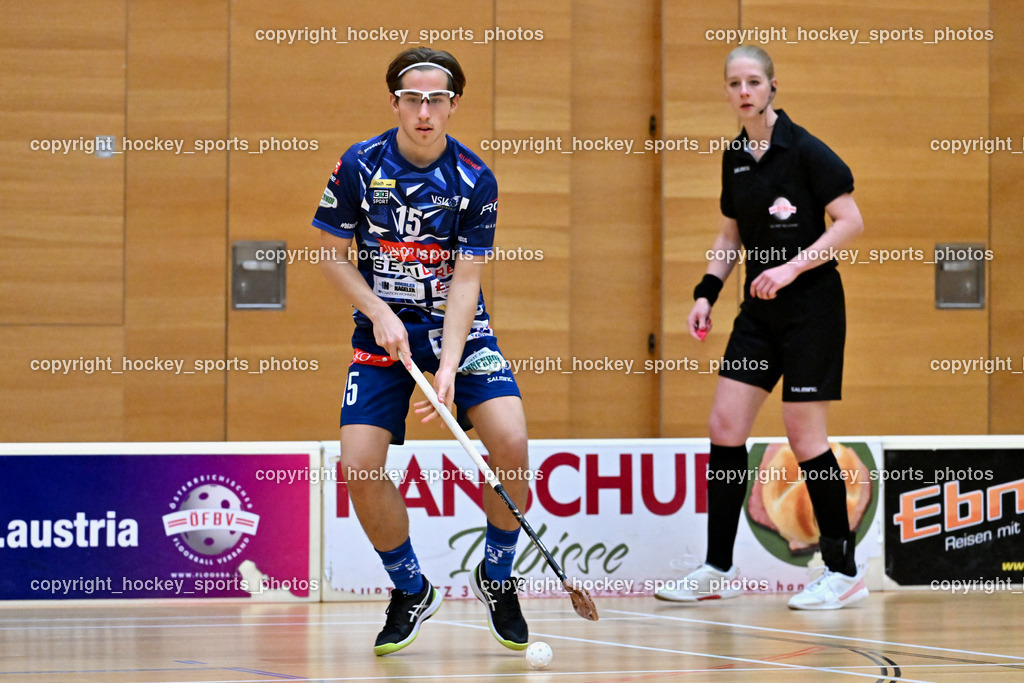 VSV Unihockey vs. SZPK Floorball | Anna Walti Referee, #15 Tristan Bogataj VSV Unihockey, VSV Unihockey vs. SZPK Floorball, VSV Unihockey vs. SZPK Floorball am 23.11.2024 in Villach (Ballspielhalle St. Martin), Austria, (Photo by Bernd Stefan)
