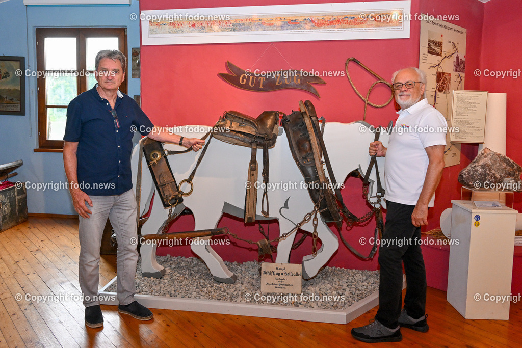 Mauthausen_ Schloss Pragstein_ 25.07.2023-6 | 25.07.2023, Mauthausen, AUT, Schloss Pragstein, im Bild Karl-Heinz Sigl (Obmann Heimat und Museumsverein Schloss Pragstein) und Gottfried Kraft (Mauthausen Tourismus)

