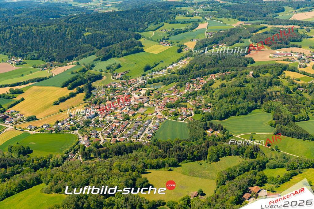 Das Luftbild zeigt :  Zell - Die Luftaufnahme wurde 2024 vom UL-Flugzeug aus erstellt ( keine Drohne ) - Hochauflösende Luftaufnahme - Für grossformatige Ausdrucke geeignet. Die Geschenkidee !Mit Lizenz und Bildrechte bestellbar