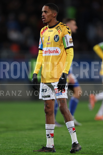TSV Egger Glas Hartberg vs SV Oberbank Ried – Austrian Bundesliga Match | The image shows Antonio Van Wyk (Ried), at the Bundesliga match TSV Hartberg vs SV Ried at Profertil Arena Hartberg. 22.11.2025