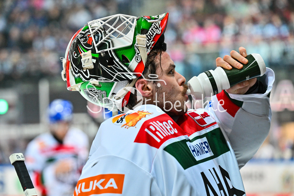 Iserlohn Roosters - Augsburger Panther | Im Bild Strauss MANN (Augsburger Panther #38) / Einzelfoto / Freisteller / DEL: Iserlohn Roosters - Augsburger Panther, Eissporthalle Iserlohn am 07.03.2025