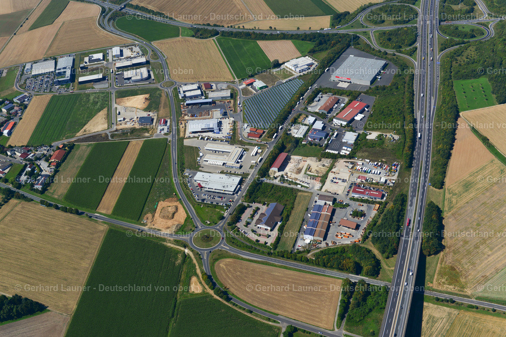 3650106 | KüRNACH 31.08.2016 Gewerbegebiet und Firmenansiedlung in Kürnach im Bundesland Bayern, Deutschland. // Industrial estate and company settlement in Kuernach in the state Bavaria, Germany. Foto: Gerhard Launer