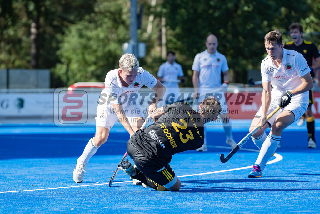 HK_20231001_104963 | 1.Bundesliga Herren Crefelder HTC - Harvestehuder THC am 1.10.2023 CHTC, Krefeld , Julius Hayner ( Crefelder HTC #6 ) , Spooner Nicholas ( Harvestehuder THC #23 )