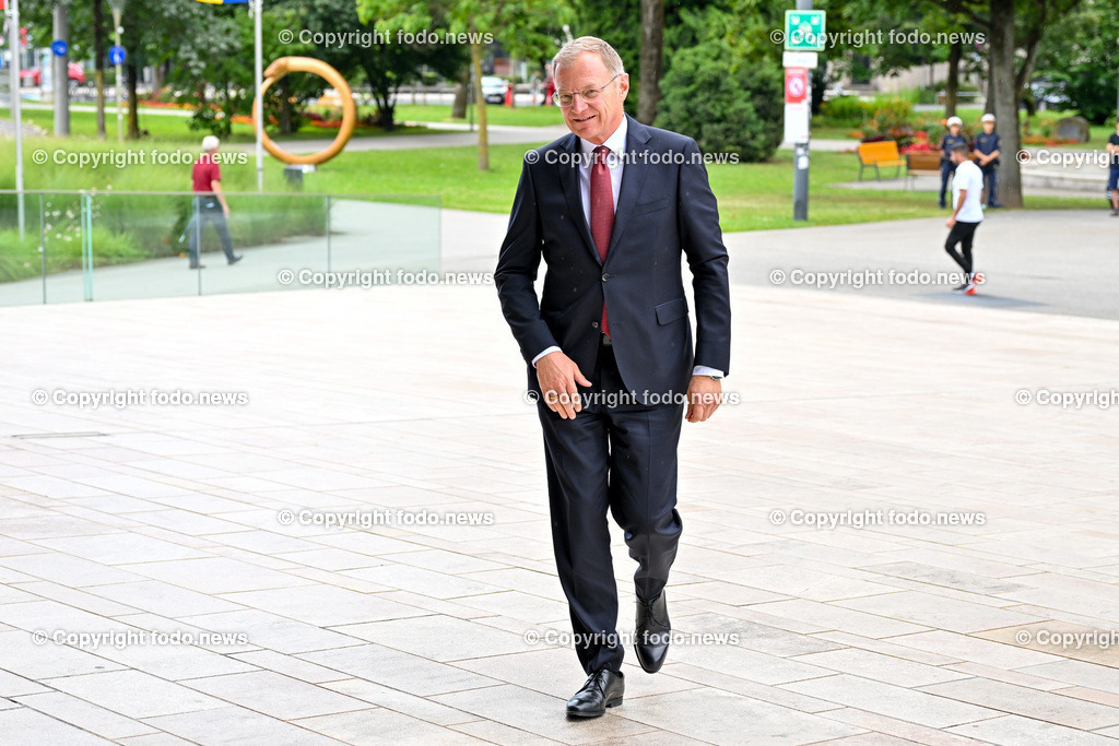 Pressekonferenz Land Ooe_ Oberoesterreich uebernimmt den Vorsitz in der Landeshauptleute-Konferenz_ 03.07.2024-22 | 03.07.2024, Linz, AUT, Pressekonferenz Land Ooe, Oberoesterreich uebernimmt den Vorsitz in der Landeshauptleute-Konferenz, im Bild Thomas Stelzer (VP, Landeshauptmann Oberoesterreich)