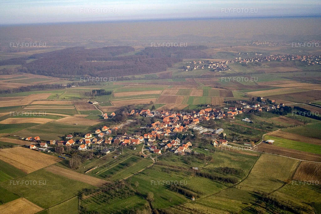 Vue aérienne: Vue de la ville depuis l'ouest à Retschwiller dans le département Bas Rhin, France – .Photo: IMG_5123.jpg prise le 29/12/2006 par Werner Riehm/FLY-FOTO.eu – Résolution de l'original: 3456 x 2304 px