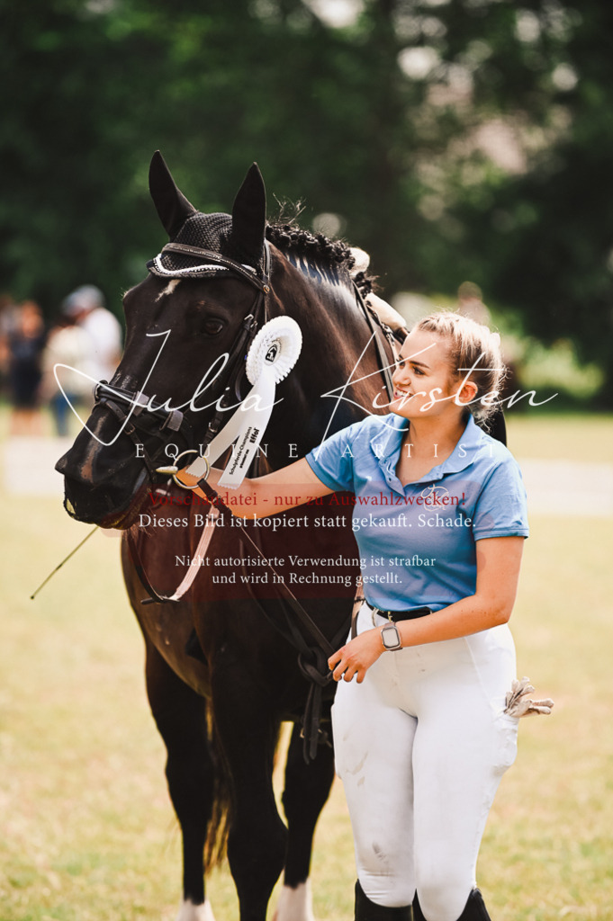 DSC_6432 | Pferde- und Turnierfotografie in Westsachsen. Pferdeportraits, Auftragszeichnungen und intuitive Kunst.
