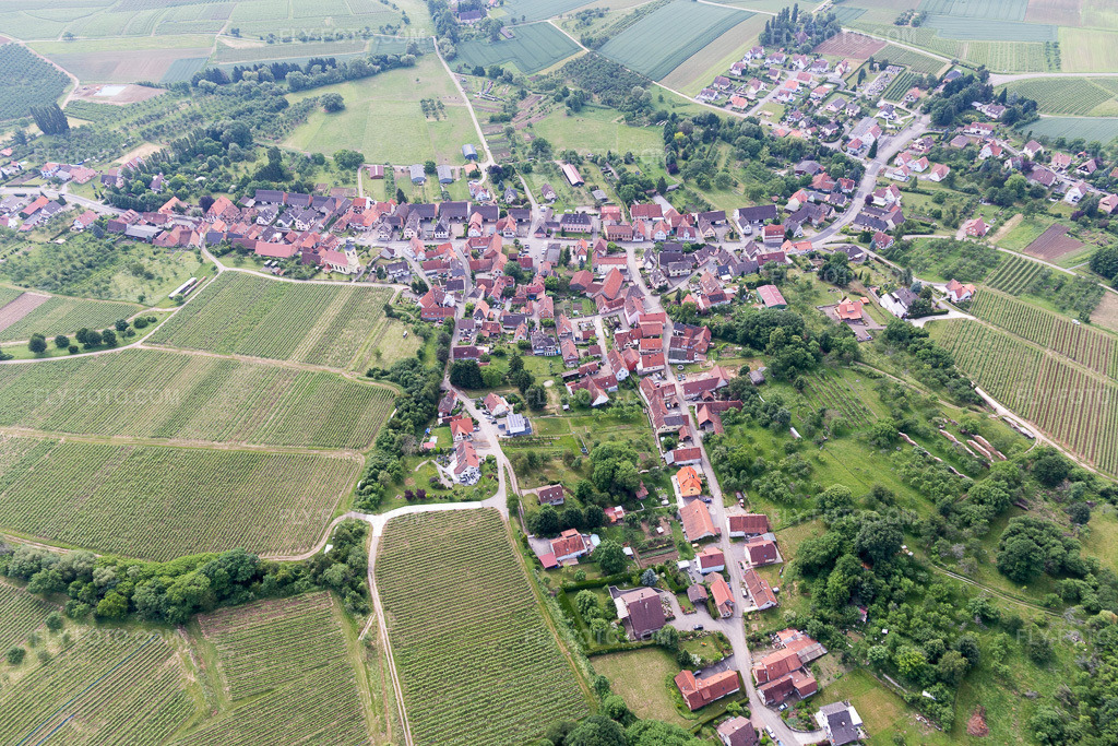 Aerial view: View of the town in Rott in the state Bas-Rhin, France.Photo: IMG_100723.jpg taken on 06/05/2017 by Werner Riehm/FLY-FOTO.comResolution of the original: 5472 x 3648 px