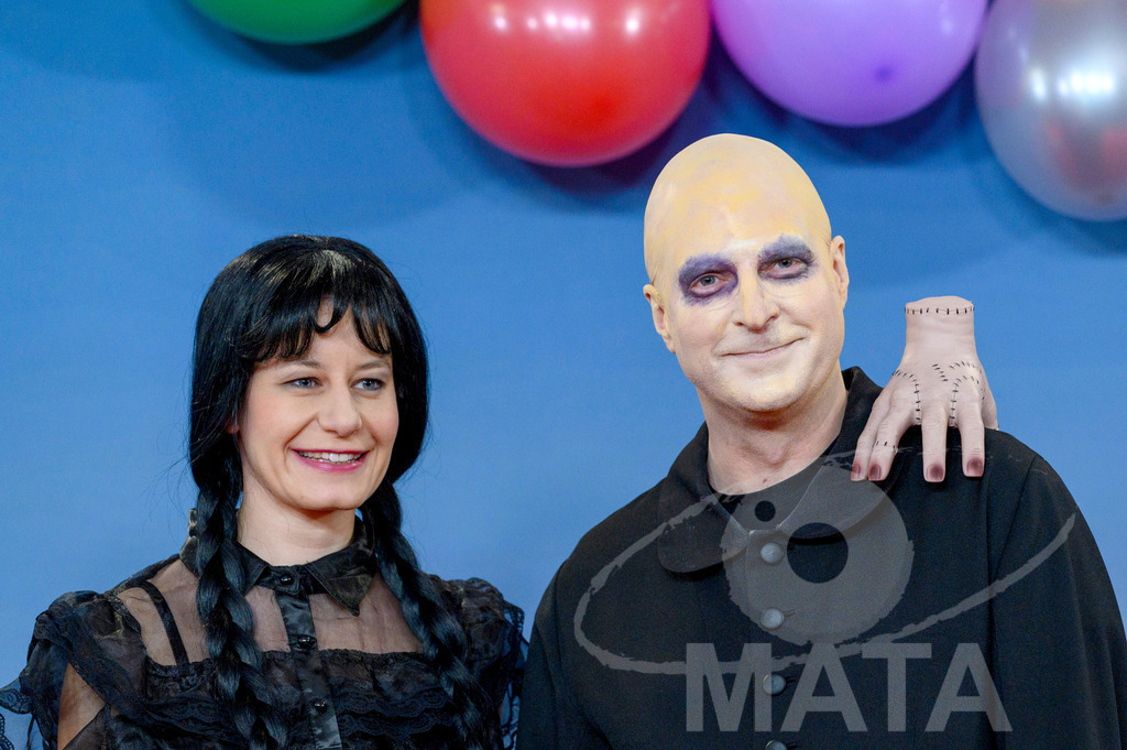 _DWA1250 | CSU-Generalsekretär Martin Huber und seine Gattin Katrin (links) bei der TV-Sendung Fastnacht in Franken 2024. Veitshöchheim, 02.02.2024 Bayern Deutschland - Realisiert mit Pictrs.com