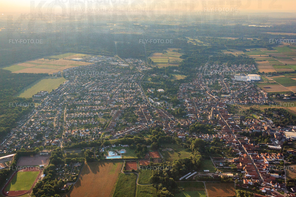 Stadtansicht aus Westen | Luftbild: Stadtansicht aus Westen in Bellheim im Bundesland Rheinland-Pfalz in Deutschland. Foto: IMG_70145.jpg vom 19.07.2014 durch Werner Riehm/FLY-FOTO.de - Realisiert mit Pictrs.com