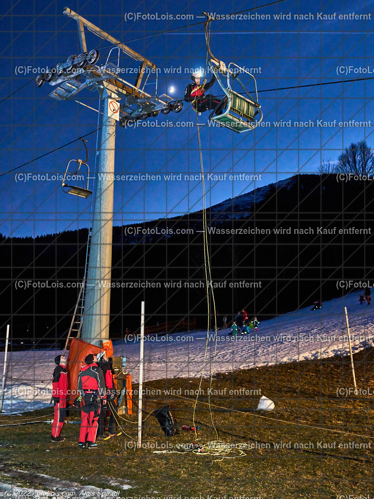 ALP0273_Liftbergeuebung_BRD-Lackenhof | (C)FotoLois.com, Alois Spandl, Liftbergeübung des Bergrettungsdienstes Lackenhof am Ötscherlift im Weitental, Mi 28. Dezember 2022.