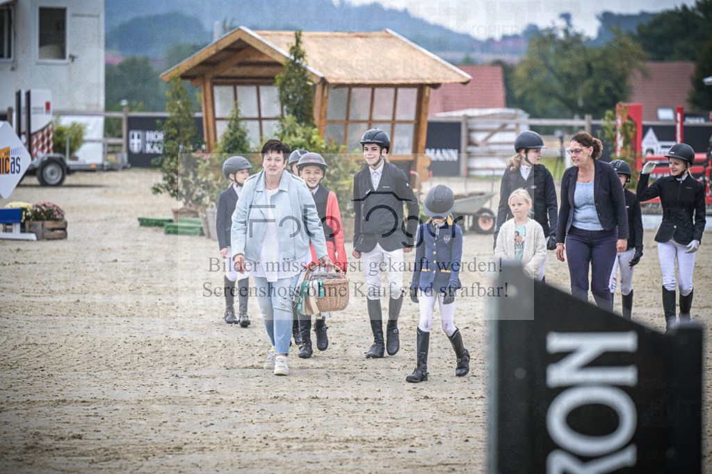 DOS_0003 | Entdecke hochwertige Reitturnierfotos von Foto Oger. Professionell, emotional und authentisch – jetzt Lieblingsmomente im Shop bestellen.Deutschlandweite Turnierfotografie. - Realisiert mit Pictrs.com