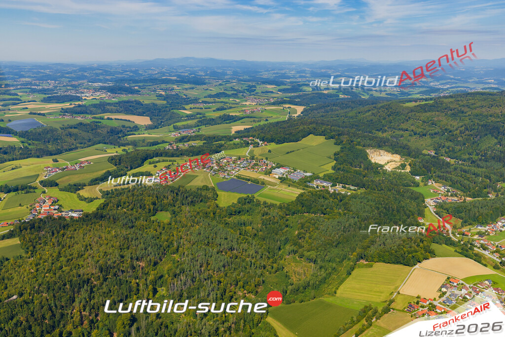 Luftaufnahme Oberkümmering Hauzenberg - Die Luftaufnahme wurde 2025 vom UL-Flugzeug heraus erstellt ( keine Drohne ) - Hochauflösende Luftaufnahme - für professionelle Ausdrucke geeignet. Die Geschenkidee !Mit Lizenz und Bildrechte bestellbar