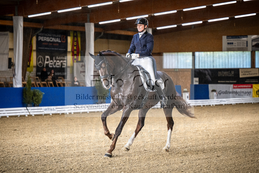 DOS_2968 | Entdecke hochwertige Reitturnierfotos von Foto Oger. Professionell, emotional und authentisch – jetzt Lieblingsmomente im Shop bestellen.Deutschlandweite Turnierfotografie. - Realisiert mit Pictrs.com