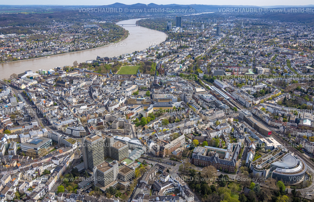 Bonn220403555 | Luftbild, Rathaus Hochhaus und Altstadt Zentrum von Bonn mit Fluss Rhein, Kurfürstliches Schloss und Hofgarten, Nordstadt, Bonn, Rheinland, Nordrhein-Westfalen, Deutschland