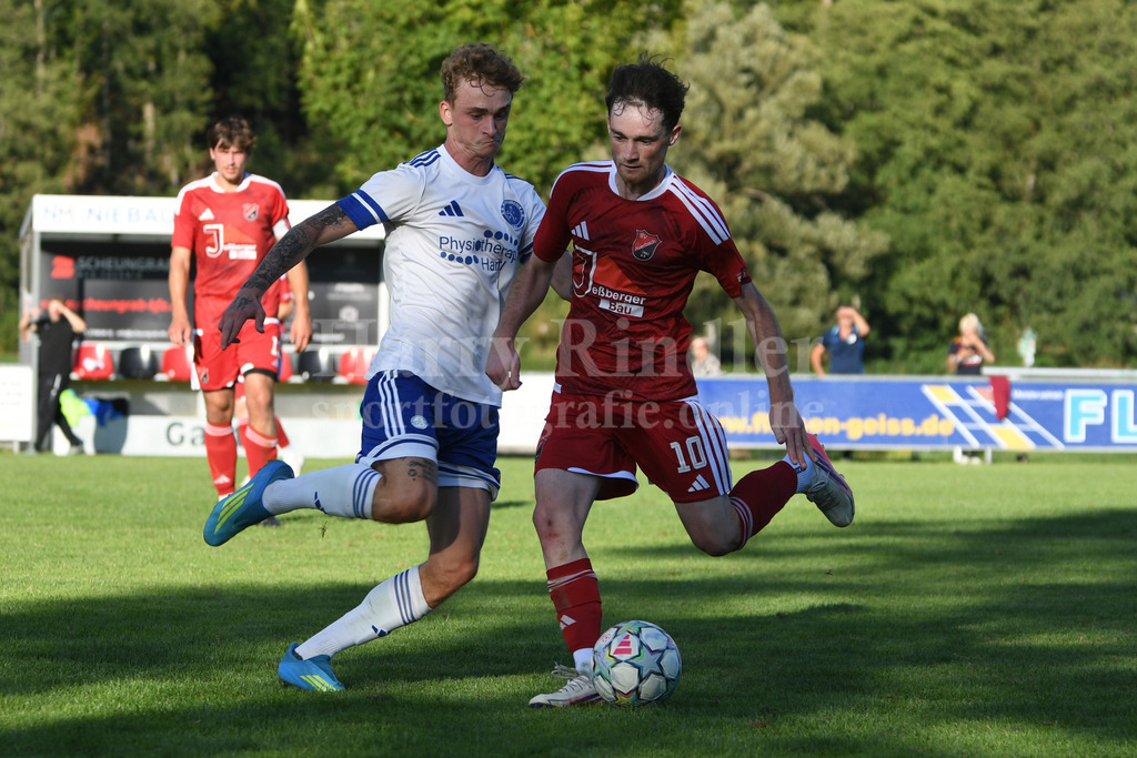 SV Auerbach : SV Habischried) | Julian Edenhofer (SV Habischried) und Elias Süß  (SV Auerbach) - Realisiert mit Pictrs.com