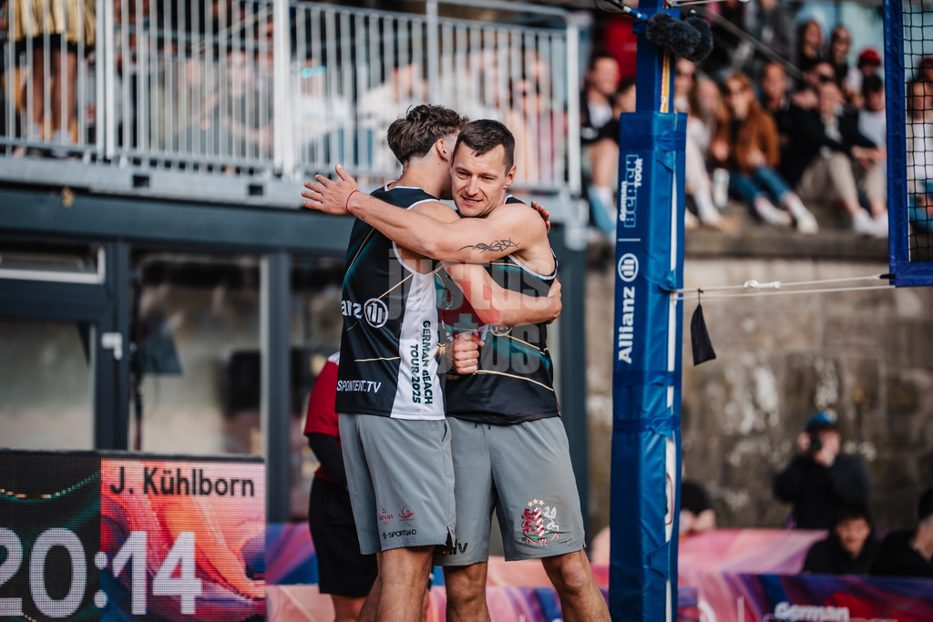 Beachvolleyball | Männer | Allianz German Beach Tour 2025 | Tourstop Düsseldorf | 17.05.2025 | v.l. Martins Plavins und Kristians Fokerots