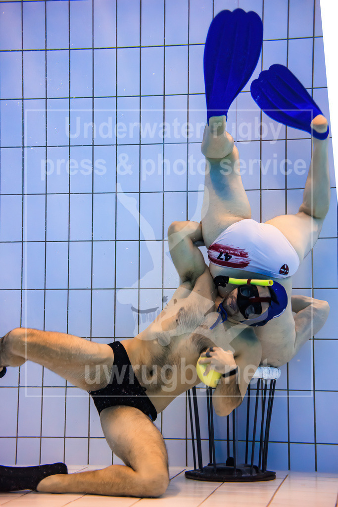 Underwater rugby action press picture | Bamberg, Germany - March 04 2023: Underwater rugby training camp of the Tauchclub Bamberg together with the Austrian national team. - Realisiert mit Pictrs.com
