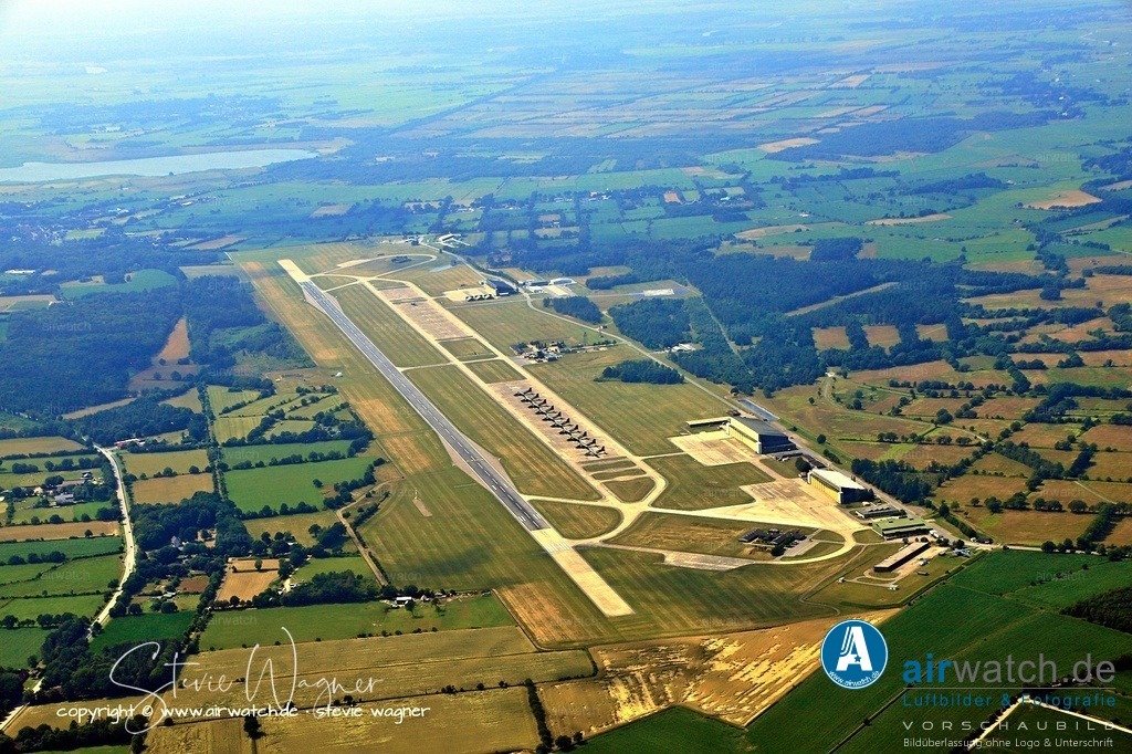 fliegerhorst-hohn-airwatch-wagner_MG_0903 | Entdecken Sie atemberaubende Luftbilder und Fotografien auf airwatch.de - Tauchen Sie ein in eine Welt voller faszinierender Aufnahmen aus der Vogelperspektive.