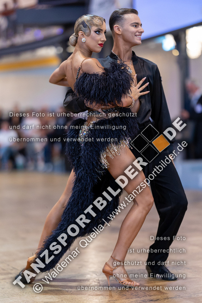 20230812-00561 | Hier finden Sie Tanz Bilder vom Latein und Standard Formationen tanzen. Sportbilder vom Tanzsport. Schöne Fotos und von Weltmeisterschaft, Europameisterschaft, Bundesliga, Regionalliga, Oberliga und Landesliga sowie von GOC Stuttgart, DanceComp, WM Bremen