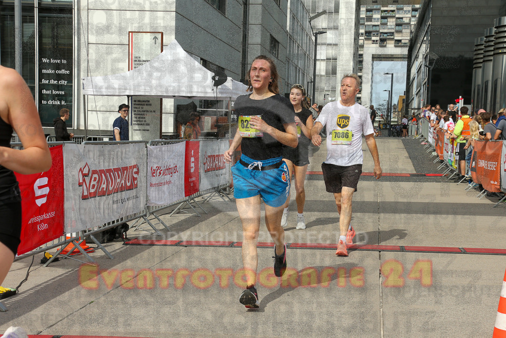250920_1333_EX1_5497 | Sportfotografie im Rhein-Sieg Kreis, Köln, Bonn, NRW, Rheinland Pfalz, Hessen, etc. Unser Tätigkeitsfeld umfasst den Laufsport vom Volkslauf über den Marathon, Duathlon, Triathon bis zum Ultralauf wie Kölnpfad Ultra oder Schindertrail.