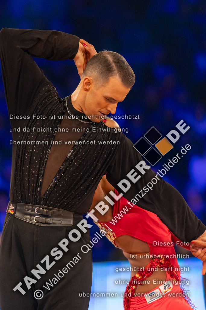 20231111-03863 | Hier finden Sie Tanz Bilder vom Latein und Standard Formationen tanzen. Sportbilder vom Tanzsport. Schöne Fotos und von Weltmeisterschaft, Europameisterschaft, Bundesliga, Regionalliga, Oberliga und Landesliga sowie von GOC Stuttgart, DanceComp, WM Bremen
