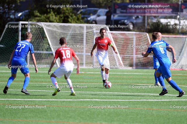 ulm | Fussball Verbandsliga 2020/2021 am 19.09.2020 in Tuebingen (Rasenplatz TSG Tuebingen)TSG Tuebingen - VfB FriedrichshafenKapitaen Pirmin Glueck (mi, Tue) am BallFOTO: ULMER Pressebildagentur / Moritz LissxxNOxMODELxRELEASExx