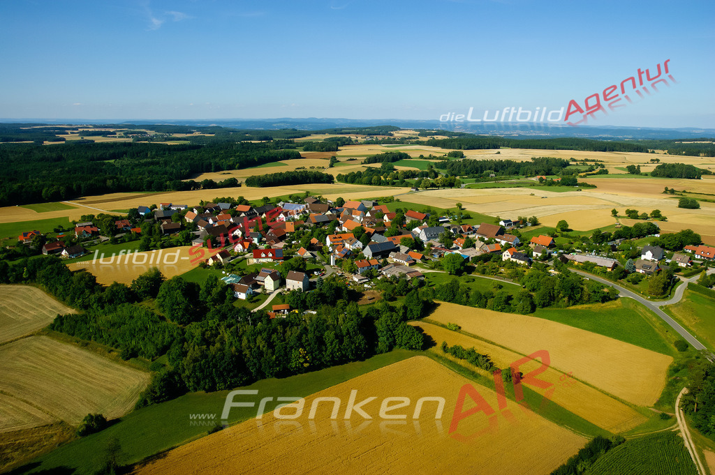 Luftbild von Kleinhuel Wonsees - Luftaufnahme wurde 2008 von https://frankenair.de mittels Flugzeug (keine Drohne) erstellt - die Geschenkidee