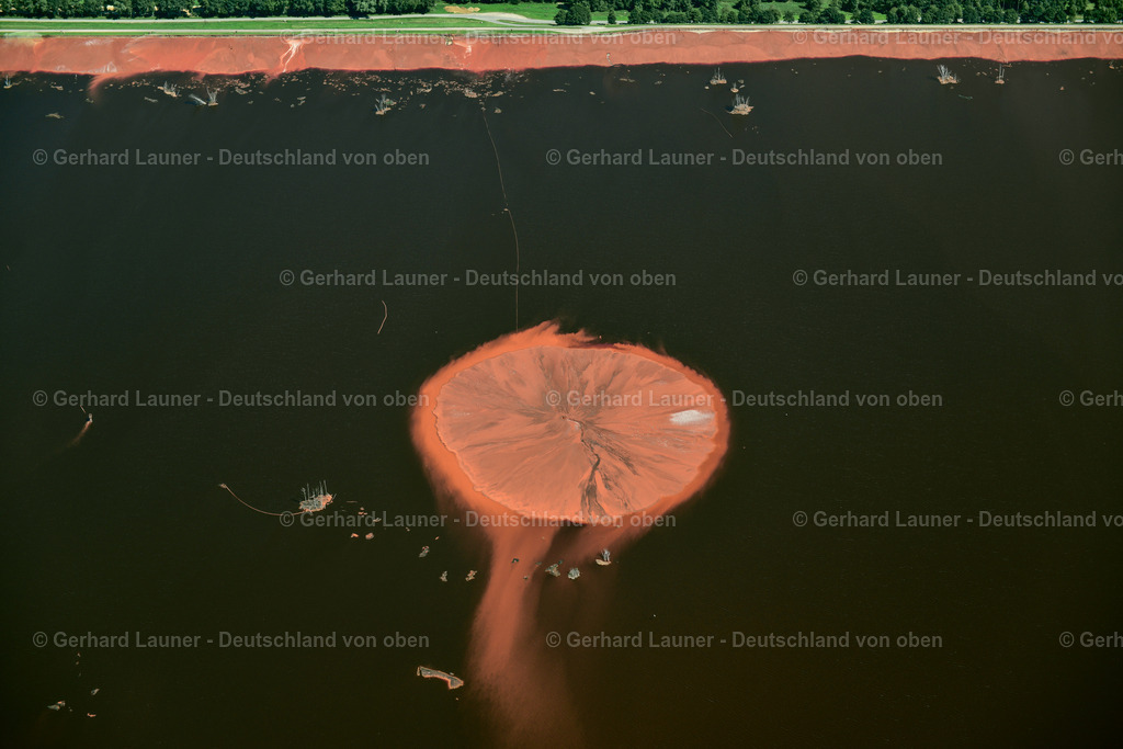 3621978 | kleine Insel in der Rotschlamm Deponie, Stade