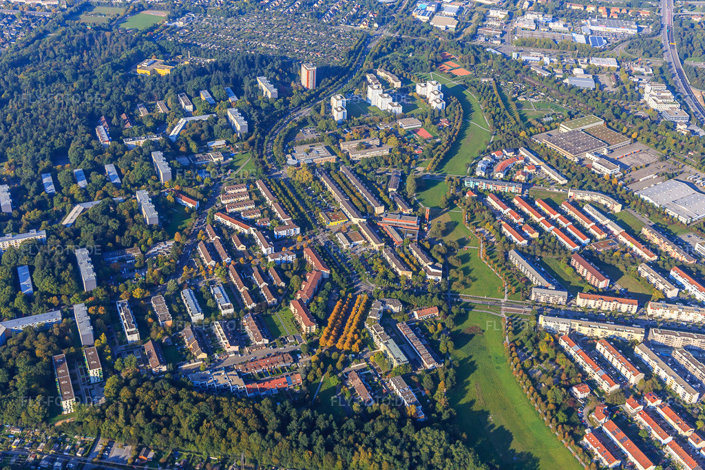 Luftbild: Ortsansicht von Süden im Ortsteil Oberreut in Karlsruhe im Bundesland Baden-Württemberg in Deutschland. Foto: IMG_103597.jpg vom 23.09.2017 durch Werner Riehm/FLY-FOTO.de