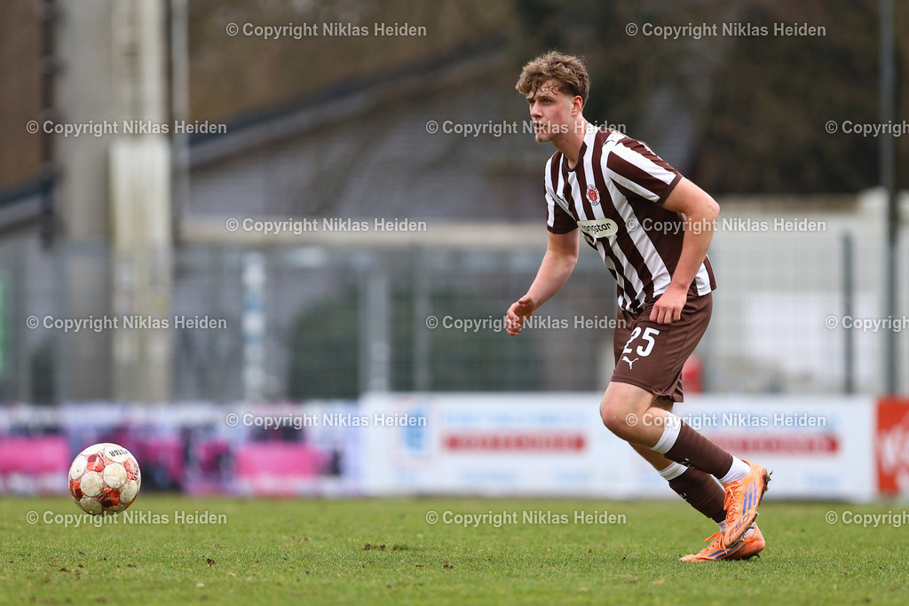 NH_FCStPauliU23_FSVSchöningen_RegionalligaNord_15032026 | #25 Calvin Rahr (FC St. Pauli U23)Fußball I Herren I Regionalliga Nord I Saison 2025-2026 I 26. Spieltag I FC St. Pauli U23 - FSV Schöningen I 15.03.2026 I Edmund-Plambeck-Stadion