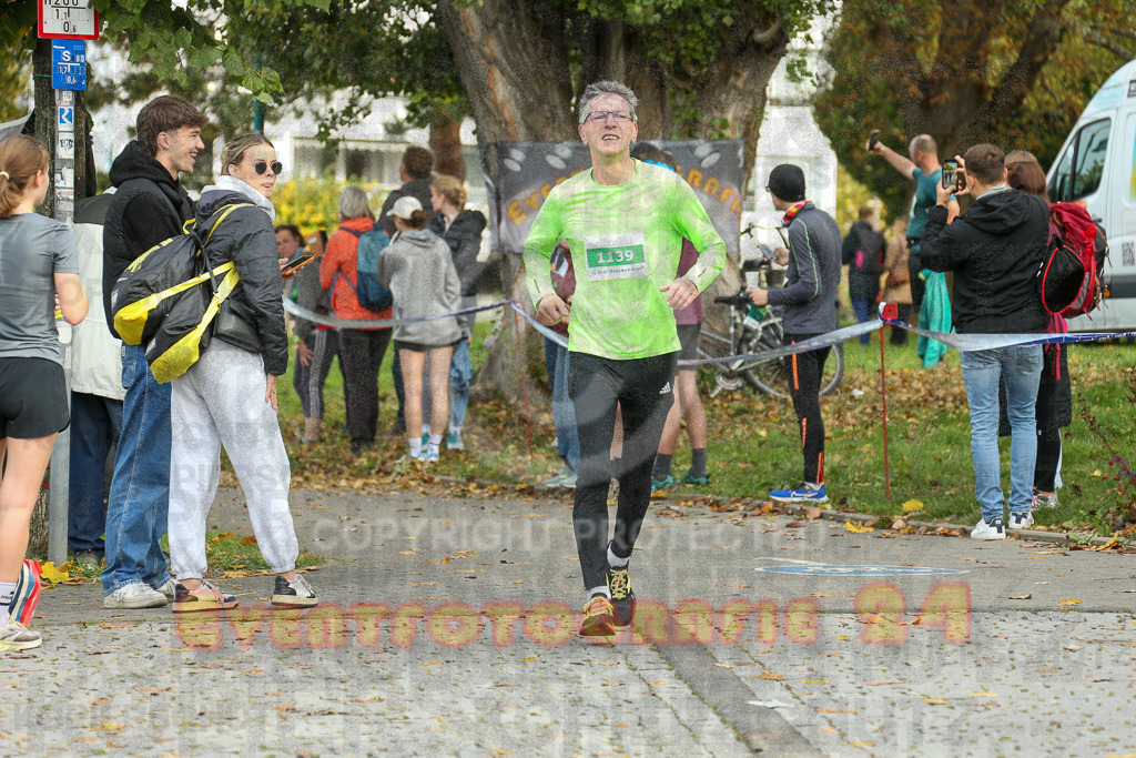 241020_1109_EX1_1248 | Sportfotografie im Rhein-Sieg Kreis, Köln, Bonn, NRW, Rheinland Pfalz, Hessen, etc. Unser Tätigkeitsfeld umfasst den Laufsport vom Volkslauf über den Marathon, Duathlon, Triathon bis zum Ultralauf wie Kölnpfad Ultra oder Schindertrail.