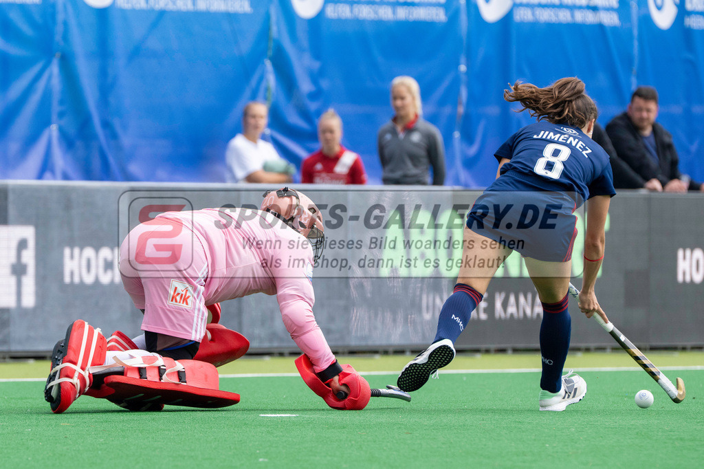 Final4_20240518-1322-0155 | Bonn, Deutschland, 18.05.2024: Julia Sonntag (Rot-Weiss Koeln), Lucia Jimenez Vicenter (Mannheimer HC) in Aktion waehrend des Spiels der Deutsche Feldhockey-Meisterschaften 2024 zwischen Final 4 Damen Rot Weiss Köln - Mannheimer HC im Bonner THV am 18.05.2024 in Bonn, Deutschland. (Foto von Stephan Fehrmann)

Bonn, Germany, 18.05.2024: Julia Sonntag (Rot-Weiss Koeln), Lucia Jimenez Vicenter (Mannheimer HC) in action during the game of Deutsche Feldhockey-Meisterschaften 2024 between Final 4 Damen Rot Weiss Köln - Mannheimer HC in Bonner THV at 18.05.2024 in Bonn, Deutschland. (Foto from Stephan Fehrmann)