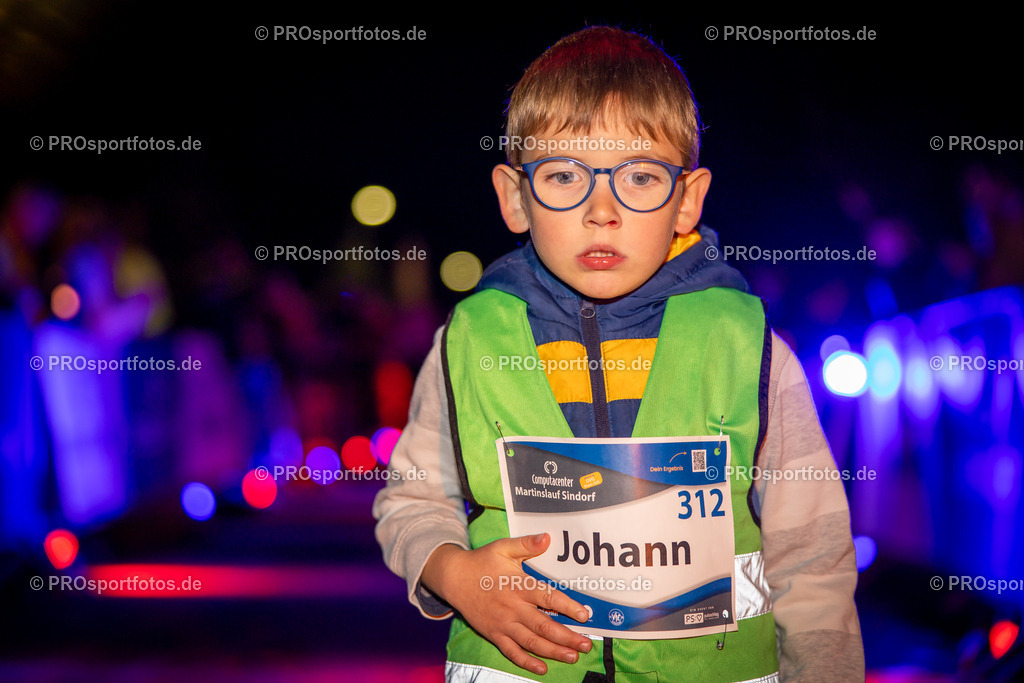 Martinslauf Sindorf 2023 in Kerpen-Sindorf, 09.11.2023 | Impressionen vom Martinslauf Sindorf 2023 am 09.11.2023 in Kerpen-Sindorf (Nordrhein-Westfalen).