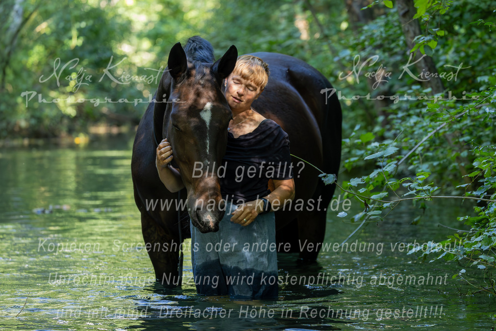 Auswahl_Photographie_Nadja_Kienast__IE_8472-Verbessert-RR | Ich biete Ihnen einzigartige und individuelle Fotoshootings mit Ihren Tieren.
In individuellen Coachings lernen Sie, wie sie von Ihrem Pferd, Ihrer Katze, Ihrem Hund oder einfach Ihrem persönlichen Lieblingstier eindrucksvolle Fotos machen können.