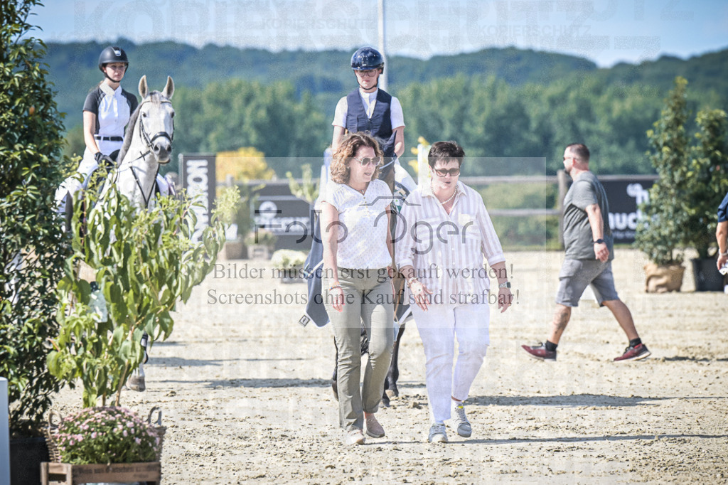 DOS_0003 | Entdecke hochwertige Reitturnierfotos von Foto Oger. Professionell, emotional und authentisch – jetzt Lieblingsmomente im Shop bestellen.Deutschlandweite Turnierfotografie. - Realisiert mit Pictrs.com