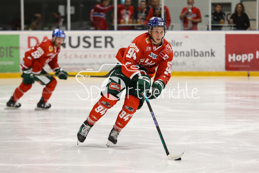 SC Rapperswil-Jona Lakers - Augsburger Panther | Anrei HAKULINEN (aev #94) am Puck / Freisteller / Einzelfoto