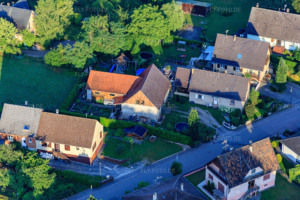 Luftbild: Rue du Moulin in Scheibenhard im Bundesland Bas-Rhin in Frankreich. – Foto: IMG_082889.jpg vom 26.06.2015 durch Werner Riehm/FLY-FOTO.de – Auflösung des Originals: 5472 x 3648 px